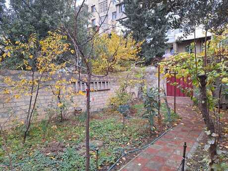 6 otaqlı həyət evi/bağ evi - Gənclik m. - 150 m²