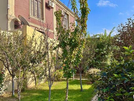 6 otaqlı həyət evi/bağ evi - Mərdəkan q. - 300 m²