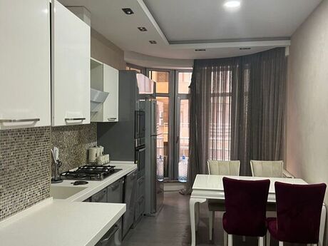 3 otaqlı yeni tikili - Şah İsmayıl Xətai m. - 154 m²