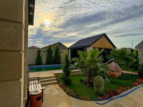 5 otaqlı həyət evi/bağ evi - Mərdəkan q. - 240 m²