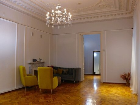 5 otaqlı köhnə tikili - Sahil m. - 240 m²