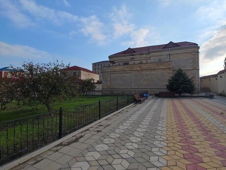 9 otaqlı həyət evi/bağ evi - Qaraçuxur q. - 750 m²