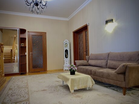 6 otaqlı həyət evi/bağ evi - Mərdəkan q. - 300 m²