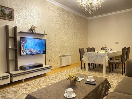 6 otaqlı həyət evi/bağ evi - Mərdəkan q. - 300 m²