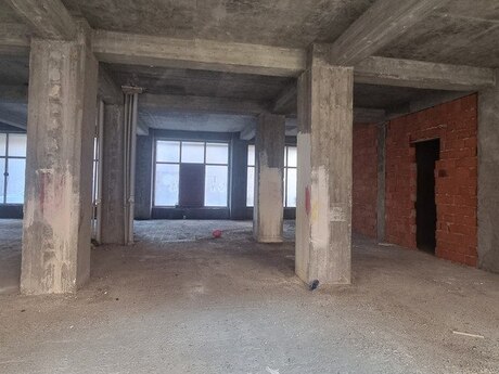 Obyekt - Şah İsmayıl Xətai m. - 305 m²