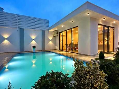6 otaqlı həyət evi/bağ evi - Mərdəkan q. - 400 m²