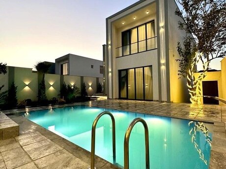 5 otaqlı həyət evi/bağ evi - Mərdəkan q. - 400 m²