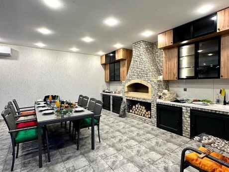5 otaqlı həyət evi/bağ evi - Mərdəkan q. - 400 m²