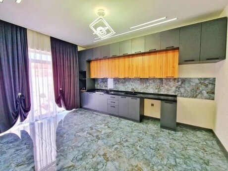 4 otaqlı həyət evi/bağ evi - Mərdəkan q. - 180 m²