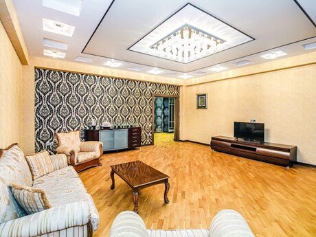 4 otaqlı yeni tikili - 28 May m. - 210 m²