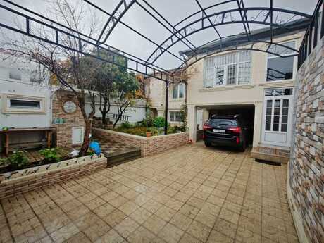 4 otaqlı həyət evi/bağ evi - Azadlıq Prospekti m. - 183 m²