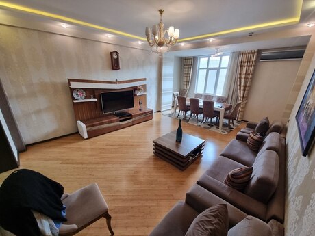 4-room apartment, 175 m², Şah İsmayıl Xətai: 390 000 ₼ 2