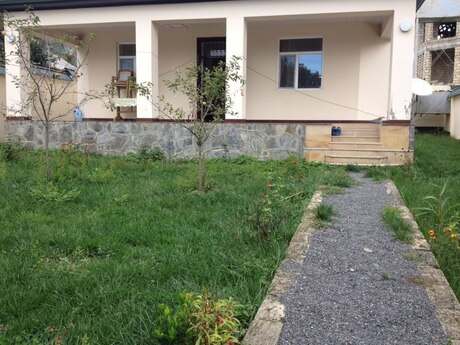 6 otaqlı həyət evi/bağ evi - Qəbələ - 200 m²