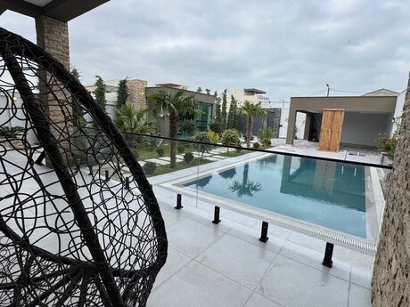 6 otaqlı həyət evi/bağ evi - Şüvəlan q. - 580 m²