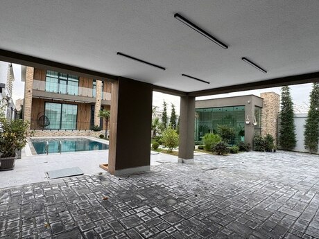 6 otaqlı həyət evi/bağ evi - Şüvəlan q. - 580 m²