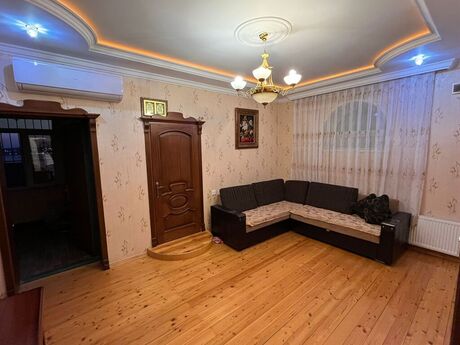 8 otaqlı həyət evi/bağ evi - Novxanı q. - 450 m²