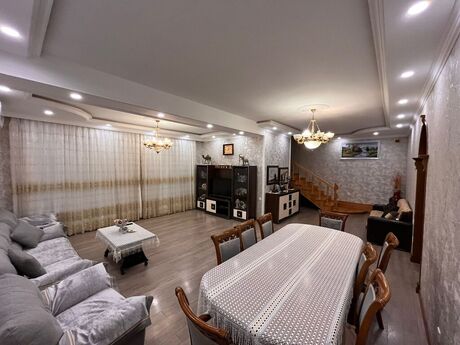8 otaqlı həyət evi/bağ evi - Novxanı q. - 450 m²