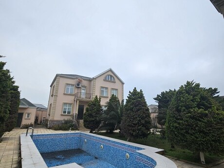 6 otaqlı həyət evi/bağ evi - Şüvəlan q. - 400 m²