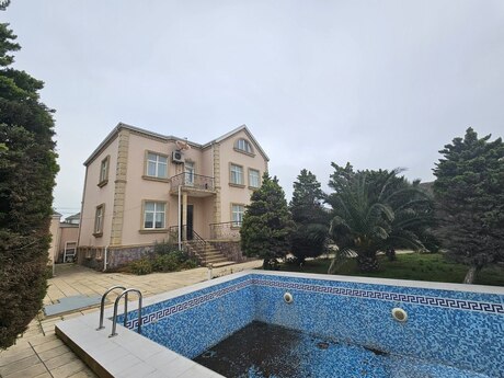 6 otaqlı həyət evi/bağ evi - Şüvəlan q. - 400 m²
