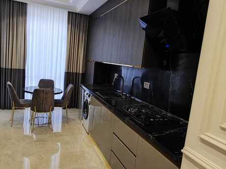 3-room apartment for rent, 135 m², 28 May: 2 500 ₼/mo 4