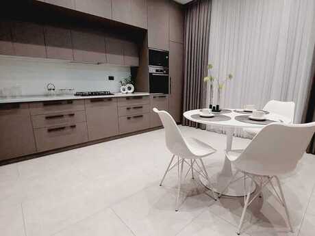 Kirayə 3 otaqlı mənzil, 140 m², 8 Noyabr: 1 500 ₼/ay 2