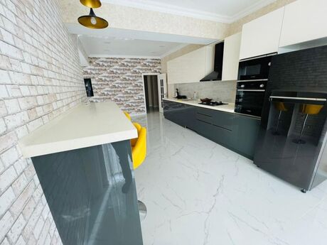 4 otaqlı yeni tikili - 8 Noyabr m. - 180 m²