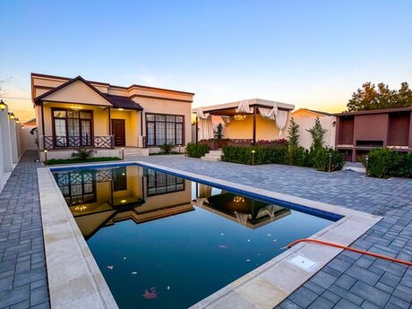 4 otaqlı həyət evi/bağ evi - Şüvəlan q. - 180 m²