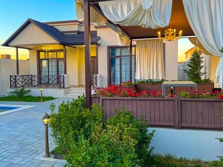 4 otaqlı həyət evi/bağ evi - Şüvəlan q. - 180 m²