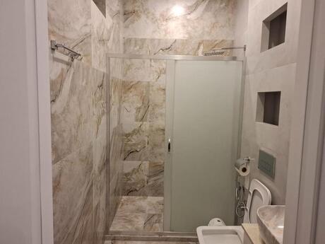 4 otaqlı həyət evi/bağ evi - Buzovna q. - 300 m²