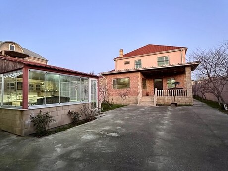 5 otaqlı həyət evi/bağ evi - Mehdiabad q. - 240 m²