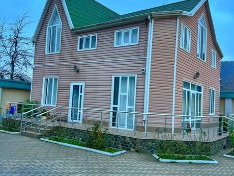 6 otaqlı həyət evi/bağ evi - Quba - 200 m²