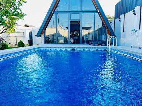 4 otaqlı həyət evi/bağ evi - Novxanı q. - 180 m²