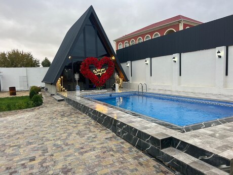 4 otaqlı həyət evi/bağ evi - Novxanı q. - 180 m²