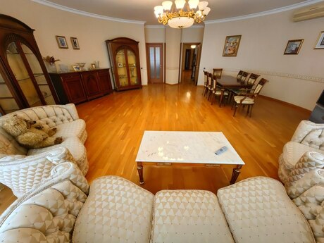 4-комн. новостройка - м. 28 мая - 245 м²