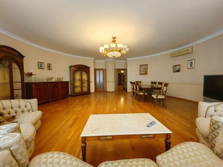 4-комн. новостройка - м. 28 мая - 245 м²