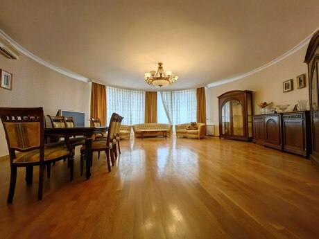 4-комн. новостройка - м. 28 мая - 245 м²