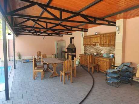 4 otaqlı həyət evi/bağ evi - Buzovna q. - 220 m²