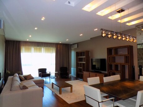 4 otaqlı yeni tikili - Şah İsmayıl Xətai m. - 240 m²