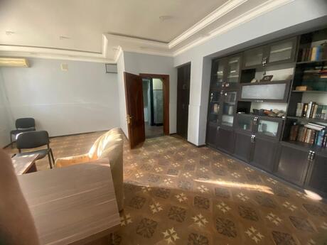 Obyekt - Elmlər Akademiyası m. - 200 m²