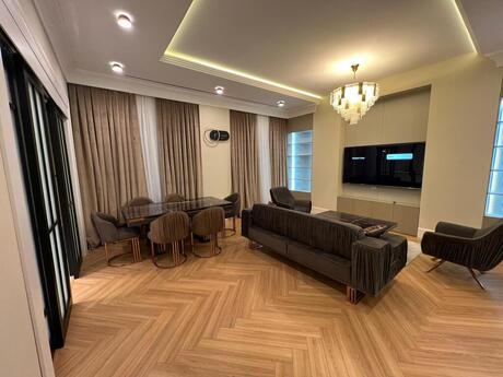 4 otaqlı yeni tikili - Ağ şəhər q. - 144 m²