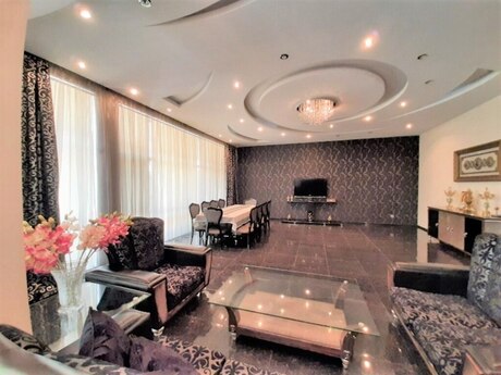 7 otaqlı həyət evi/bağ evi - Nəsimi m. - 600 m²