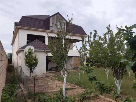 6 otaqlı həyət evi/bağ evi - Novxanı q. - 550 m²
