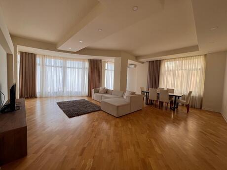 6 otaqlı həyət evi/bağ evi - Badamdar q. - 450 m²