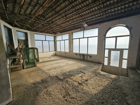 12 otaqlı həyət evi/bağ evi - Sahil q. - 500 m²