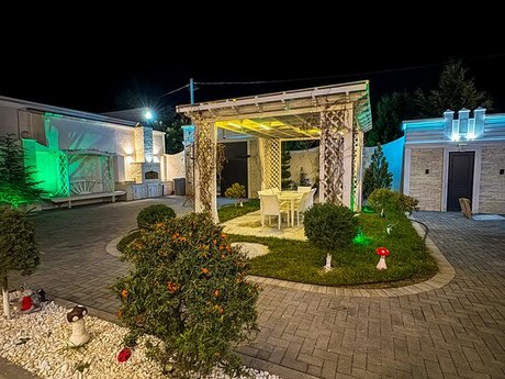 5 otaqlı həyət evi/bağ evi - Şüvəlan q. - 250 m²