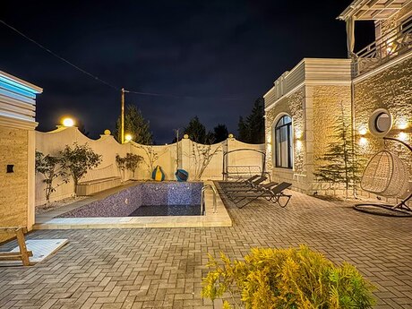5 otaqlı həyət evi/bağ evi - Şüvəlan q. - 250 m²