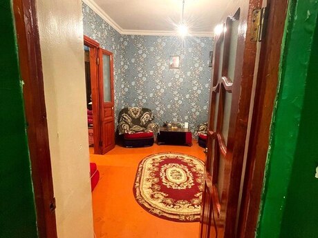 2 otaqlı köhnə tikili - 28 May m. - 70 m²