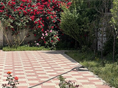 3 otaqlı həyət evi/bağ evi - M.Ə.Rəsulzadə q. - 135 m²