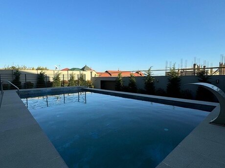 8 otaqlı həyət evi/bağ evi - Səbail r. - 700 m²