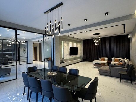 8 otaqlı həyət evi/bağ evi - Səbail r. - 700 m²